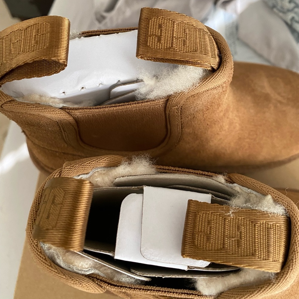 Ugg Neumel Logo Platform Chelsea booties in a size 6. Guaranteed authentic! - Picture 4 of 15